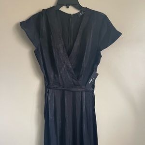 NWT Lulus Wide-leg Satin Jumpsuit - Black with tie — size small